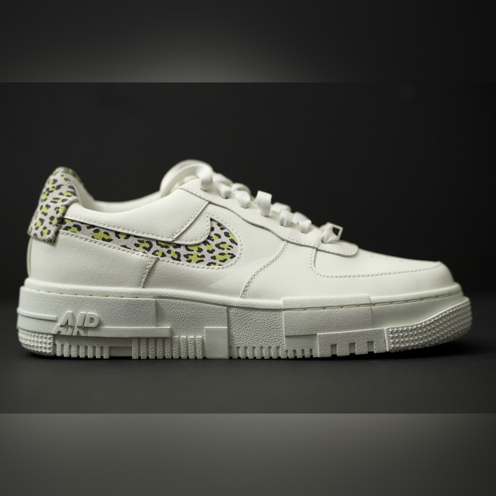 Nike Women's Air Force 1 Pixel SE Sz 7.5